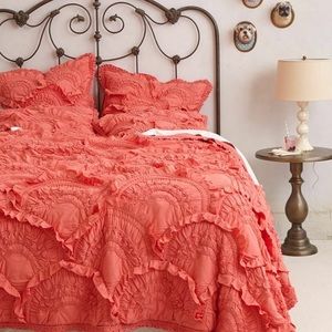 Anthropologie Rivulets Queen Quilt + 2 euro shams